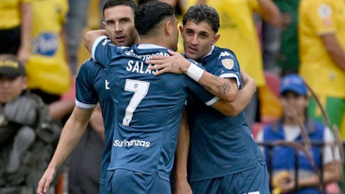 Racing goleó y llegó a la cima