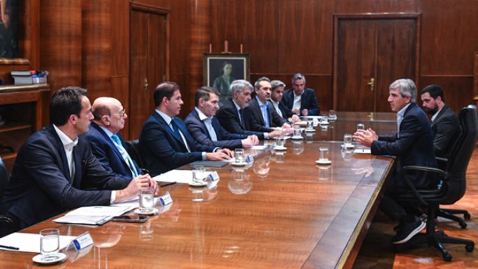 Caputo frenó la suba a empleados de comercio