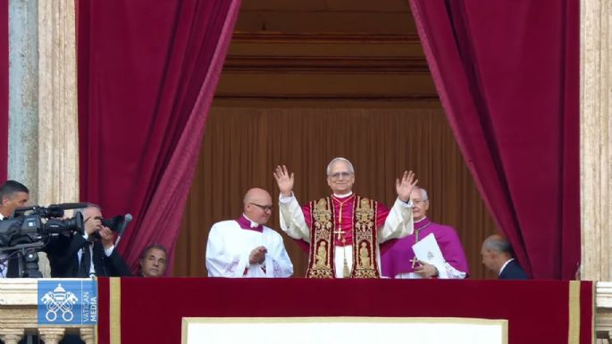 Primeras imágenes de León XIV: "Gracias Francisco"