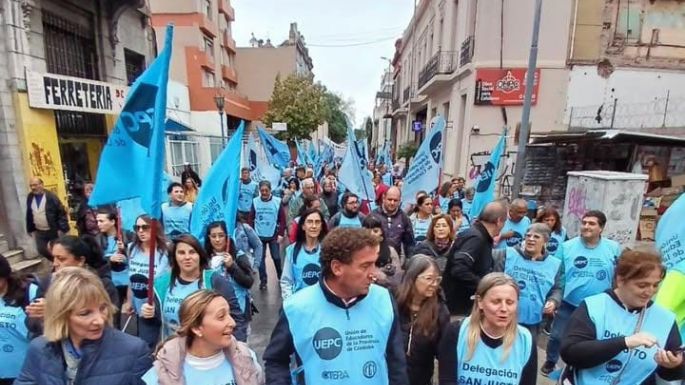 Los gremios estatales marcharon por Apross