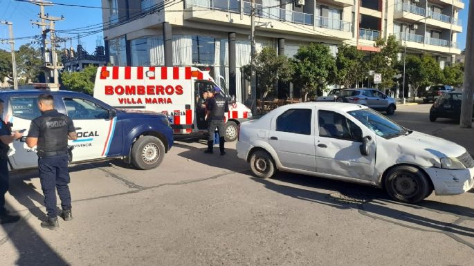 Jóvenes heridos tras un choque en barrio Lamadrid