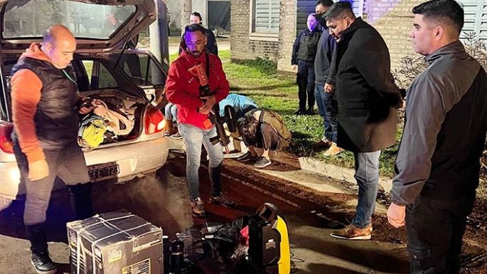 Cuatro detenidos por robar en un comercio