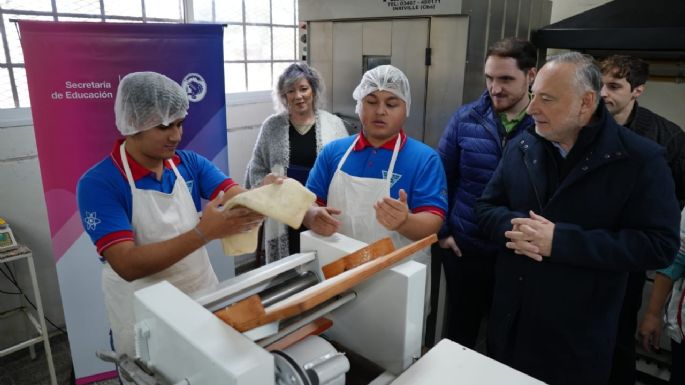 Entregaron equipamiento para el taller de panadería del IPET Abraham Juárez