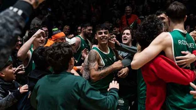 Jugaba en Ameghino y metió  el mejor triple de la historia
