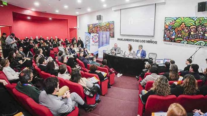 Un congreso debate “entre  la crisis y la reconstrucción”