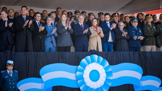 Llaryora llamó a construir "una Nación unida, que pueda consensuar acuerdos para construir futuro"