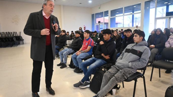 Más de 100 estudiantes de nivel medio participaron de talleres de concientación vial