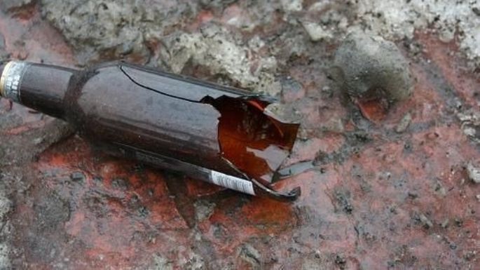 Pelea, botellazo, golpes… y un adolescente herido al Hospital