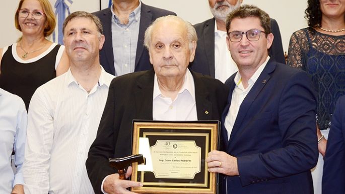 Duelo por la muerte del  exdecano Juan Carlos Peretti