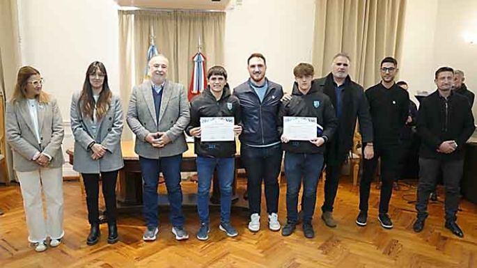 Reconocieron a abanderados de 15 establecimientos educativos de la ciudad