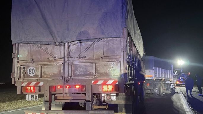 Accidente por alcance entre dos camiones en autopista