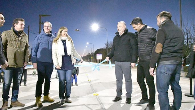 Se inauguró la pavimentación,  rotonda y led en avenida Gilli