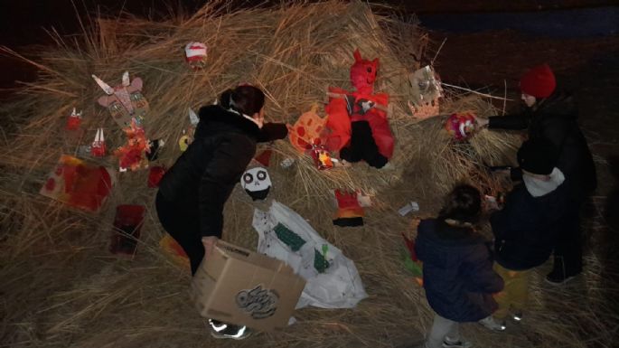 Encendieron la Fogata de San Juan: deseos, llamas y un ritual