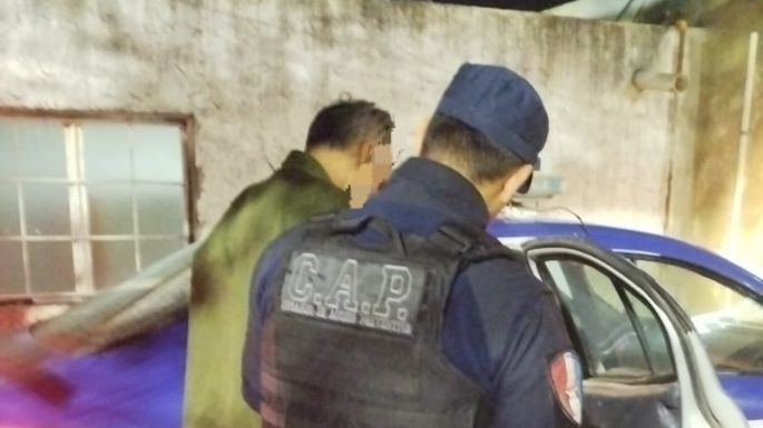 Manejaba ebrio e impactó su camioneta contra un árbol