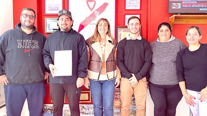 Con aportes y distinciones