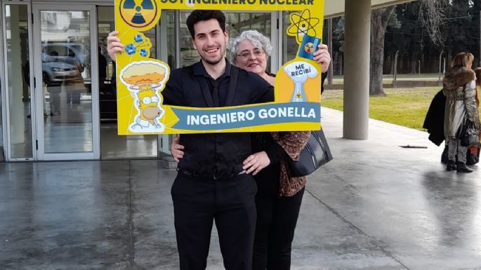 La emoción de Ismael y su mamá Analía, al recibirse de ingeniero nuclear