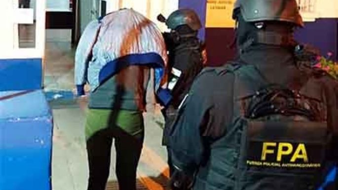 Usaban una rotisería para vender drogas