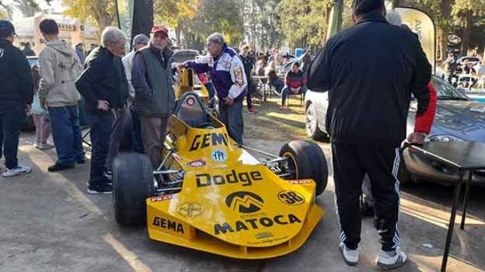 Miles con los autos exóticos