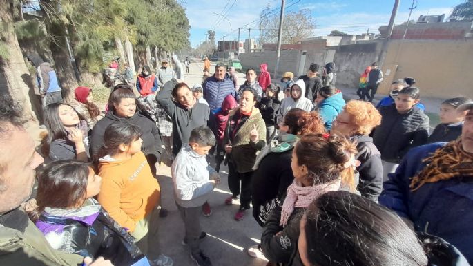 Las familias de los galpones de barrio Florida se quedaron sin luz