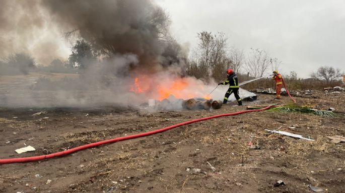 Jornada activa para Bomberos: dos accidentes y un incendio de magnitud