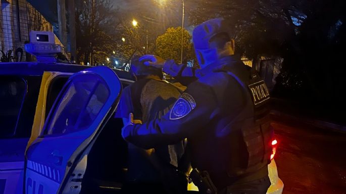 Fue socorrida por un vecino cuando su pareja la golpeaba