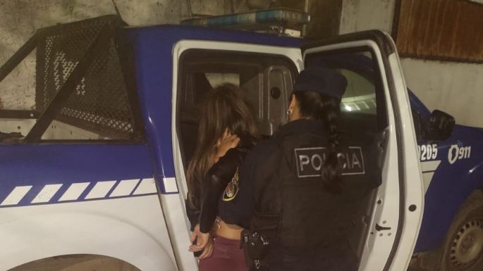 Joven alcoholizada golpeó a policias por no dejarla entrar a un boliche
