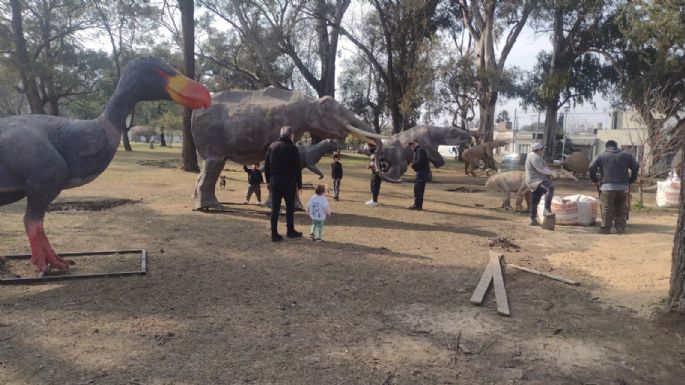 Inauguran el Parque Inclusivo, que tiene dinosaurios
