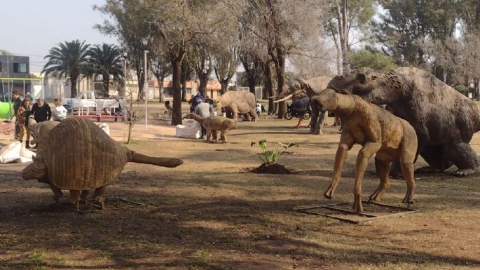 Inauguran el Parque Inclusivo, que tiene dinosaurios