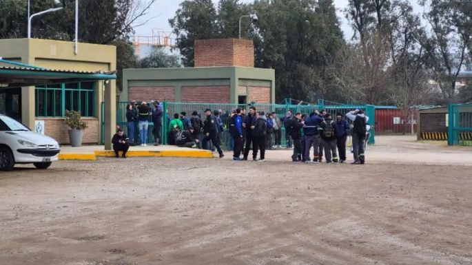 Trabajadores toman la fábrica y denuncian 124 despidos