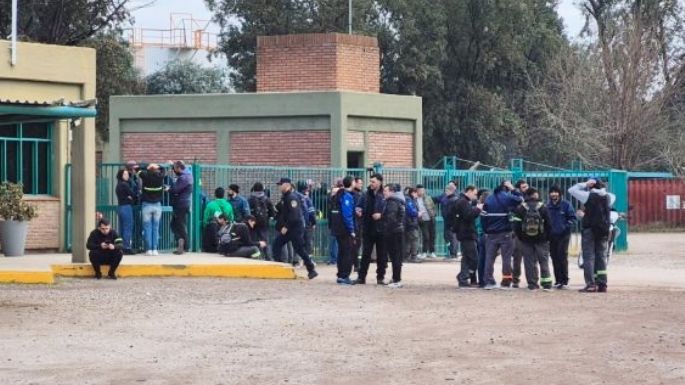 Tensión en Petroquímica luego de 124 despidos