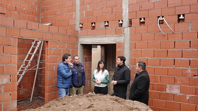 Construyen aulas en tres instituciones