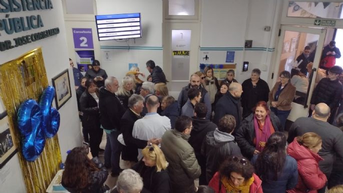 Reconocimiento a jubilados, mural, rincón de lectura, y fotos en la celebración
