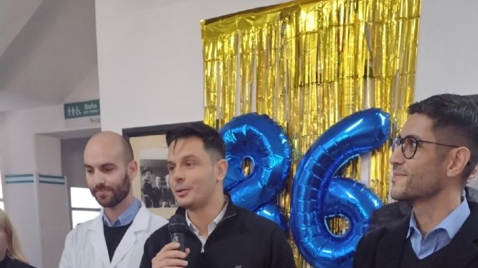 Reconocimiento a jubilados, mural, rincón de lectura, y fotos en la celebración