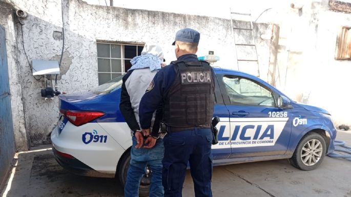 Vecinos llamaron al 911 al ver un ladrón en una obra en construcción