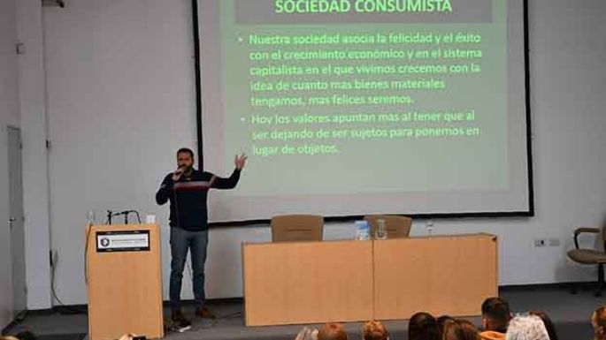 El autor del libro “Un camino con salida” habló de adicciones
