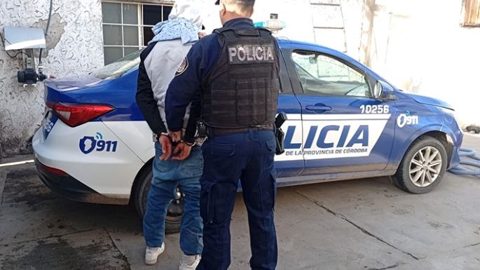 Uno detenido por robo y otro por violar una orden judicial