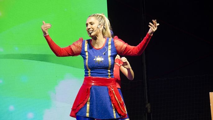 Solcito hizo cantar y bailar a niños y niñas en el Salón de los Deportes