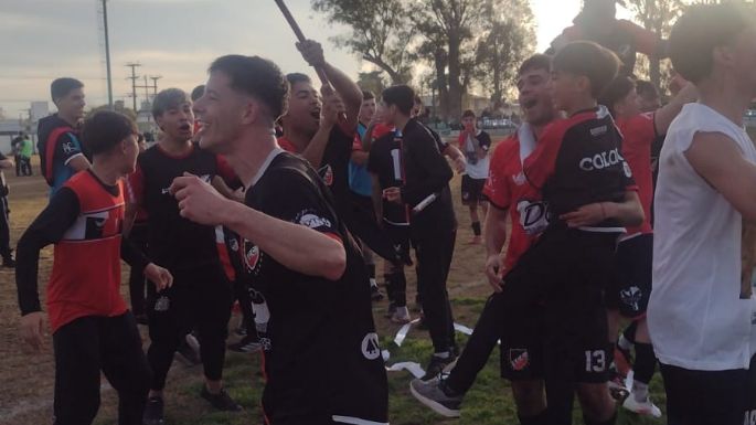 Colón y Universitario, finalistas del fútbol local