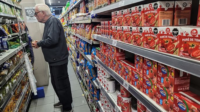 El consumo sigue cayendo