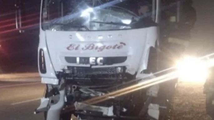 Chocaron camiones y uno de los conductores tuvo heridas