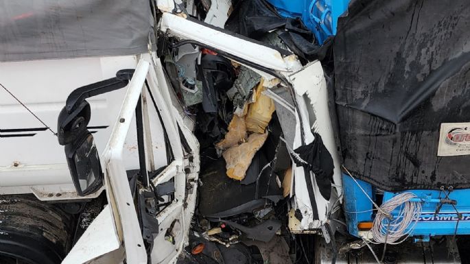 Las imágenes de un violento choque de camiones en la autopista