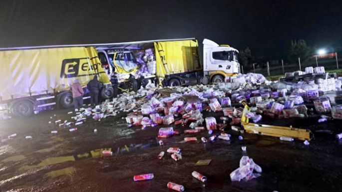 Tres fallecidos y 17 heridos al impactar un colectivo contra un camión cruzado en la ruta