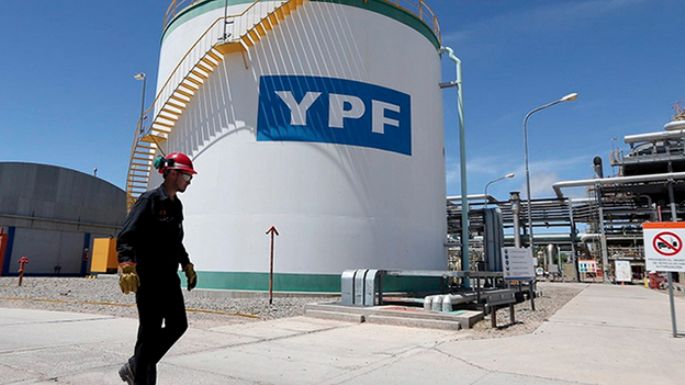 Causa YPF: la Justicia de EE.UU. pide los celulares de Caputo y Massa