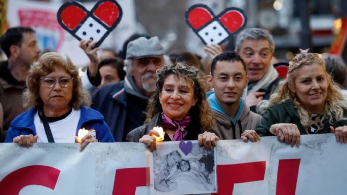 Trabajadores del Garrahan volvieron a reclamar con una "Caminata de las Velas"