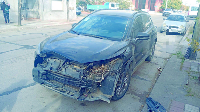 Murió tras embestir un camión lechero que se cruzó en la ruta
