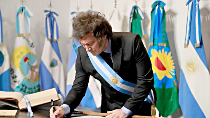 Milei se bajó del acto por el Día de la Independencia en Tucumán “por la neblina”