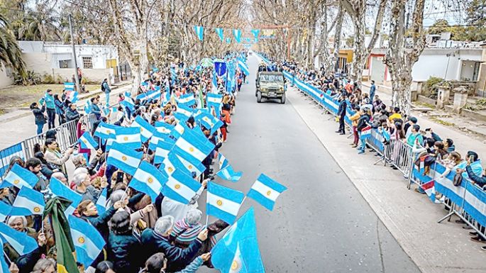 Llaryora encabezó los actos en Caroya