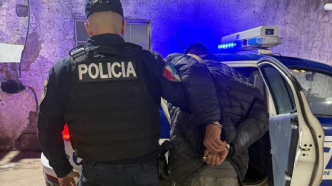 Atacó con una cuchilla a un hombre, le robó el celular y quedó detenido