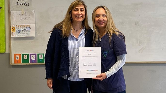 Navarro hizo entrega del reconocimiento al IDA