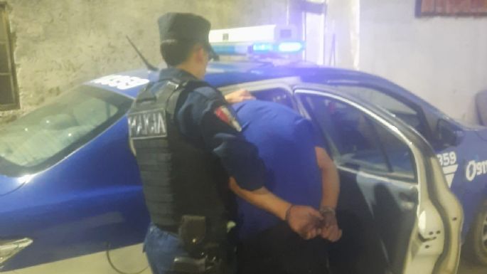 Golpeó a su pareja y luego fue violento con policías